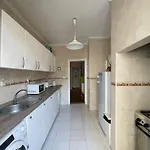 In Palmira Shared For Surf Lovers ליסבון